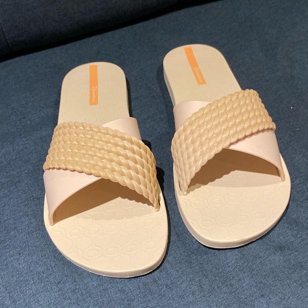 BNIB Ipanema sandals